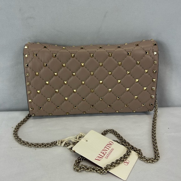 Valentino Garavani

Rockstud Spike Nappa Leather Crossbody Clutch Bag - Picture 4 of 14